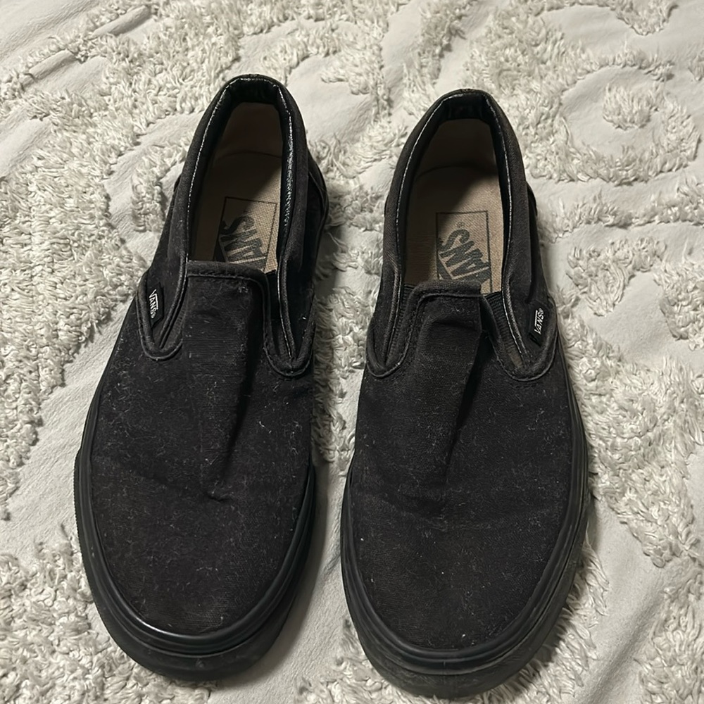 All black Vans